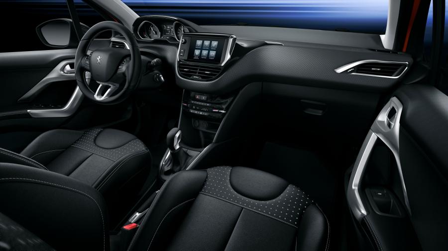  Peugeot 208 5-Door 2015 года  (фото 18 из 26)